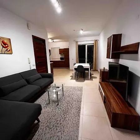 Apartamento Large 3 Bedroom In Swieqi