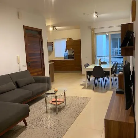 Large 3 Bedroom In Swieqi Апартаменты Is-Swieqi